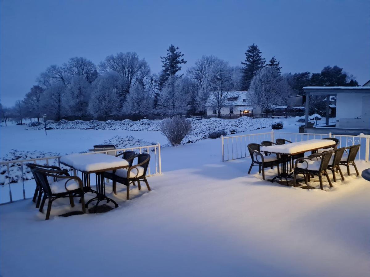 Hotel & Restaurant Haus Am See Locknitz Exterior foto